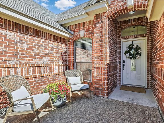 2nd image of 120 Castle Pines Dr