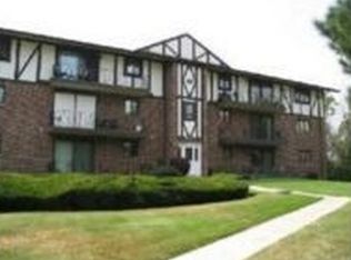 11012 S Theresa Cir APT 1D, Palos Hills, IL 60465