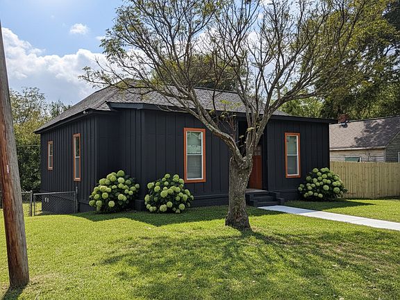 2nd image of 808 Center St