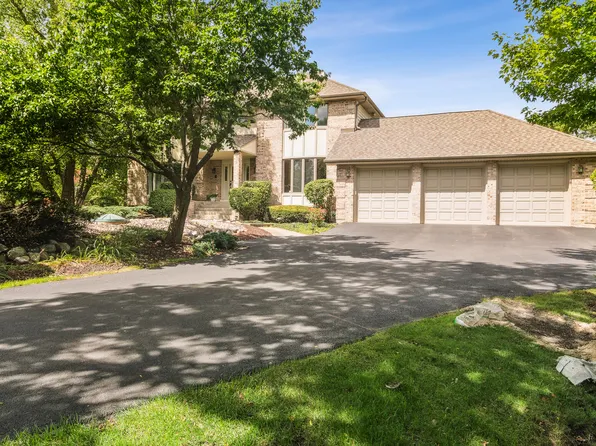 2223 Shetland Rd, Inverness, IL 60010