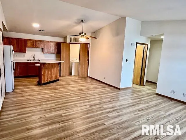 2 bed, 2.0 bath, 1025 sqft, $1,295 — Photo 3