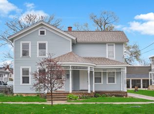418 E Benton St, Aurora, IL 60505