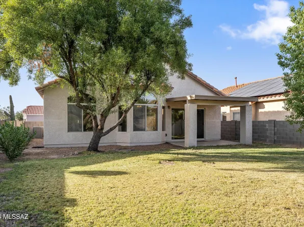 8110 N Panamint Dr, Tucson, AZ 85743