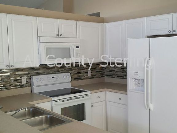 4th image of 2339 Harbor Town Dr