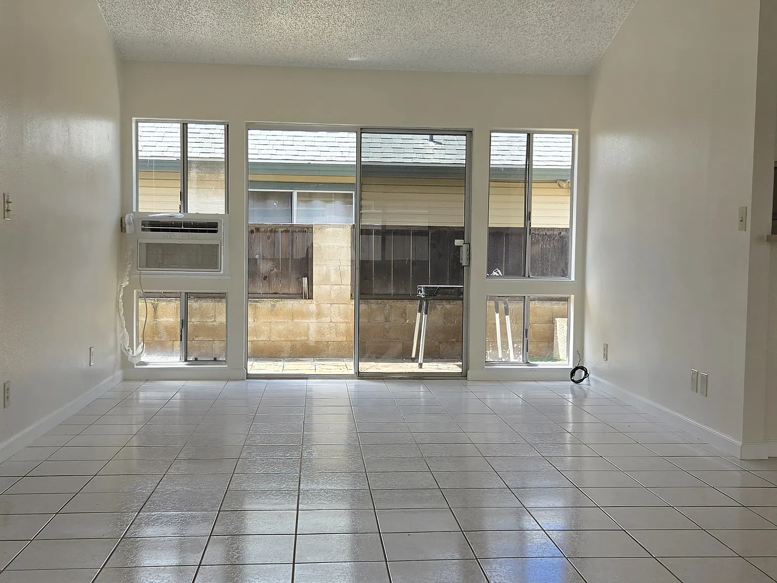 3 bed, 1102 sqft, $3,400 — Photo 2