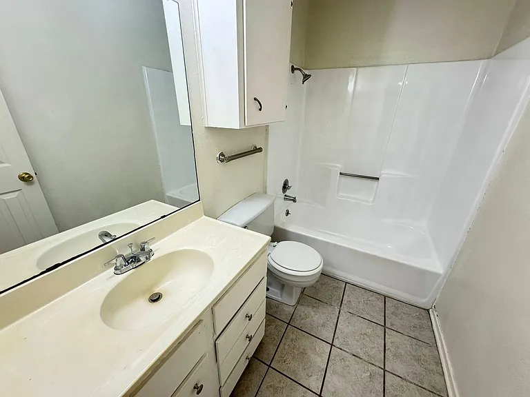 1106 Eastside Dr — Photo 9