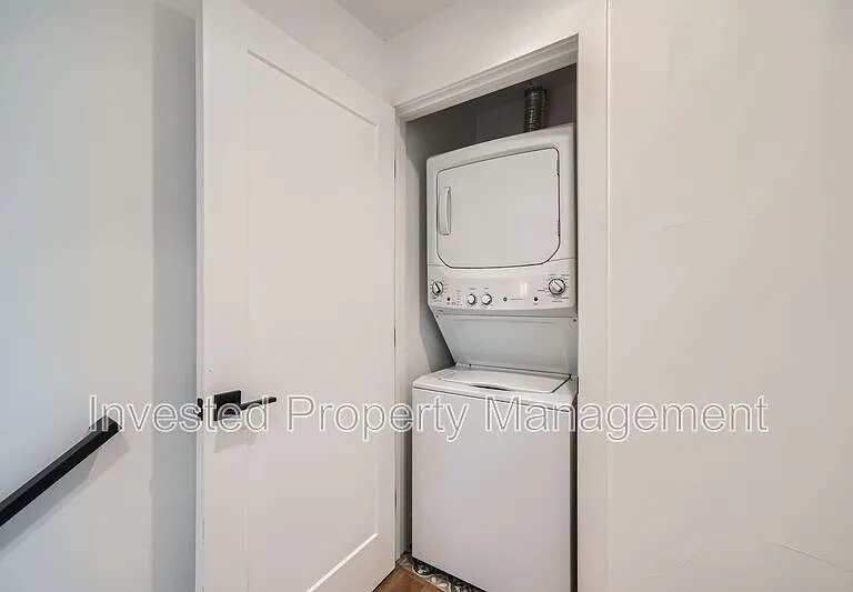 1405 N Yates St — Photo 17