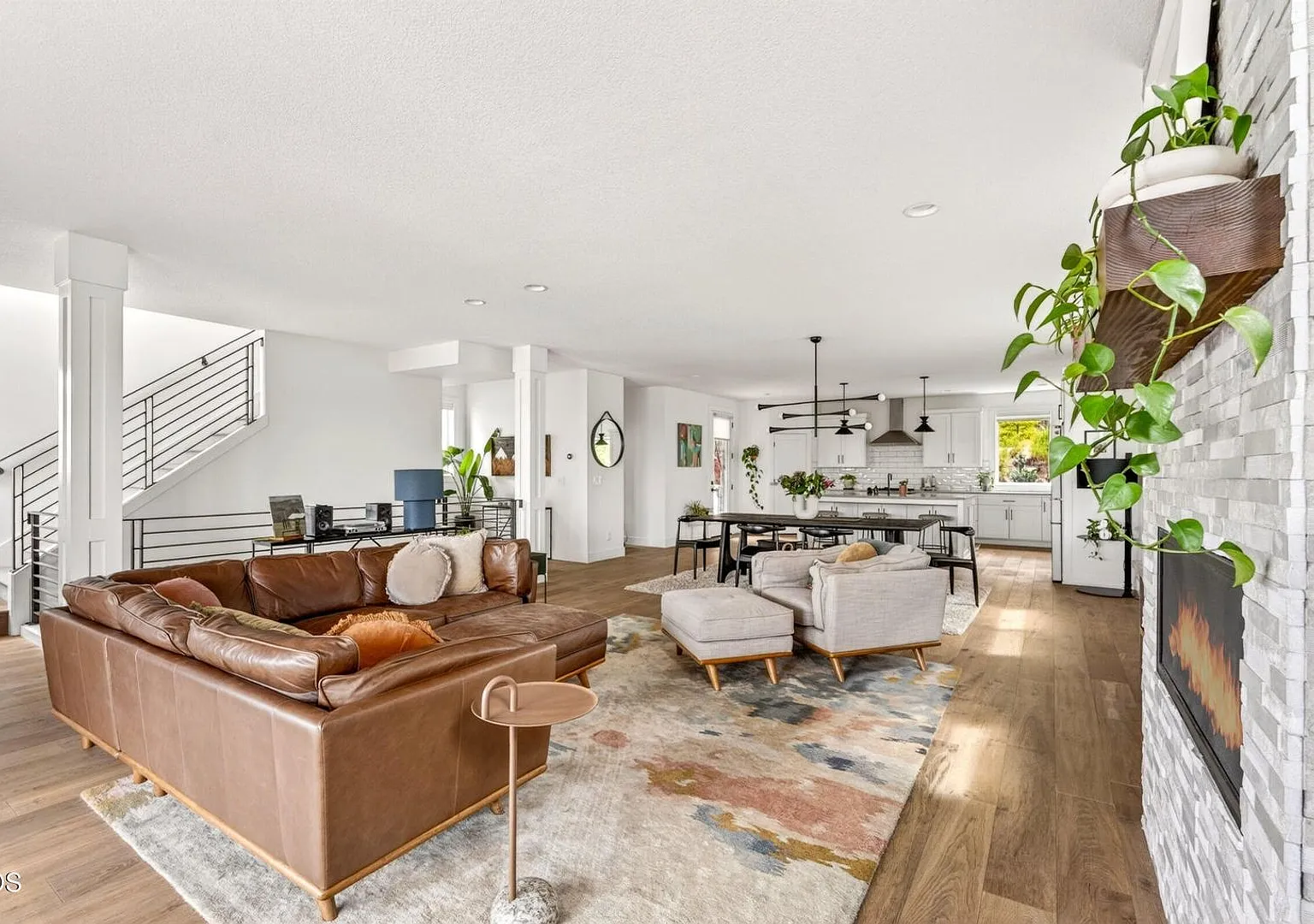 4 Bedroom 2.5 Bath Mountain Views Fully Furnished-Utilities Included — Photo 3