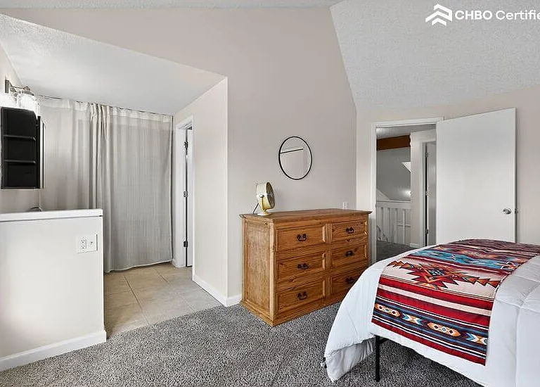 primary bedroom - attached bath, 2nd closet and 2nd vanity