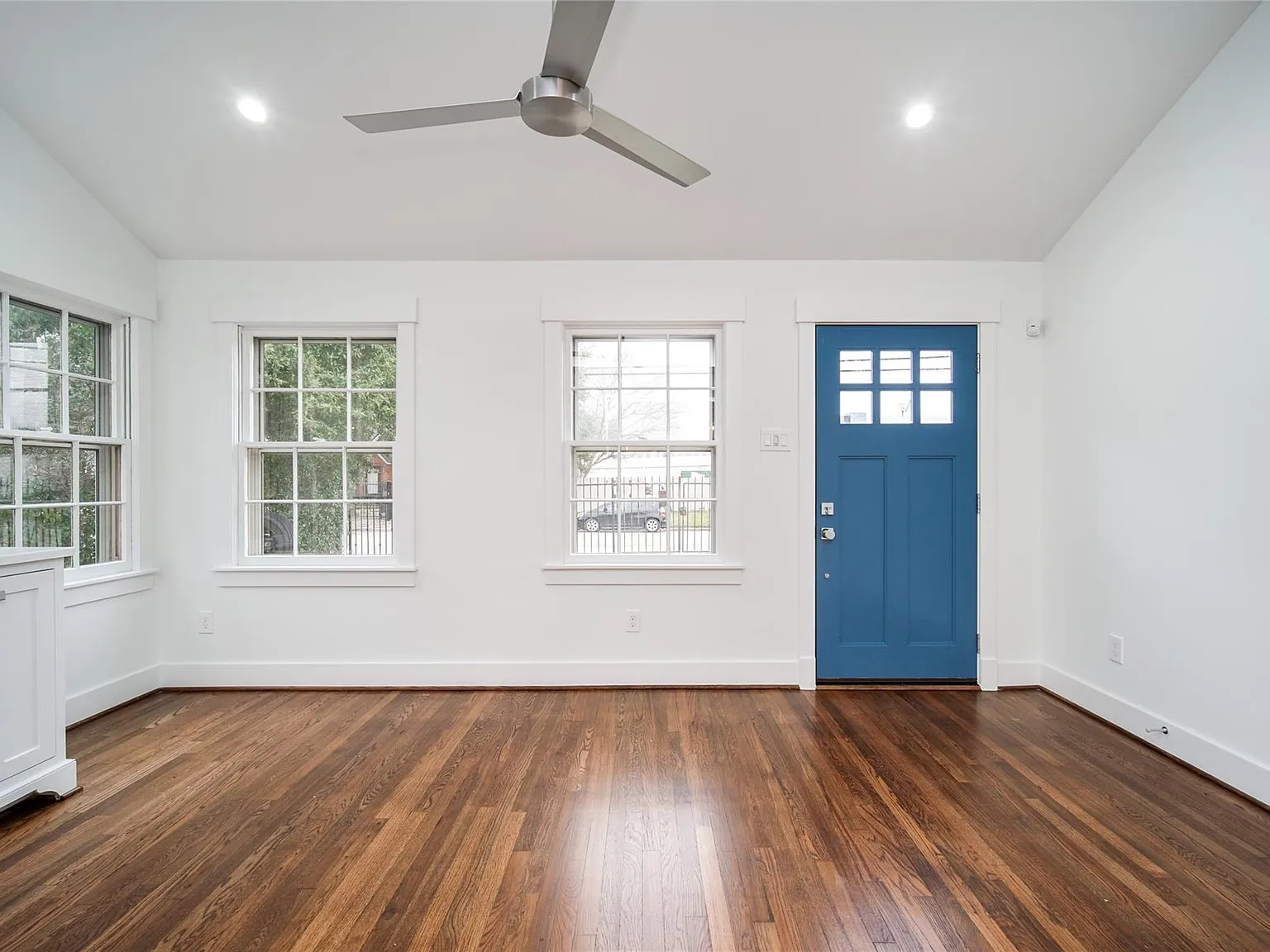 2 bed, 1.0 bath, 928 sqft, $2,350 — Photo 3