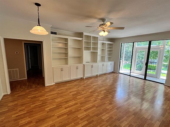 2nd image of 2425 Underwood St APT 242