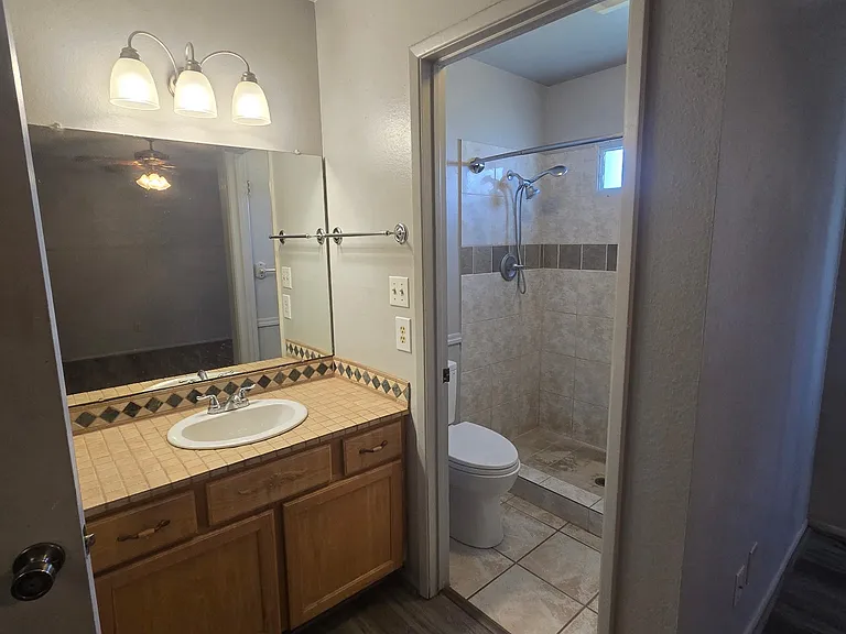 2932 E Pershing Ave — Photo 8