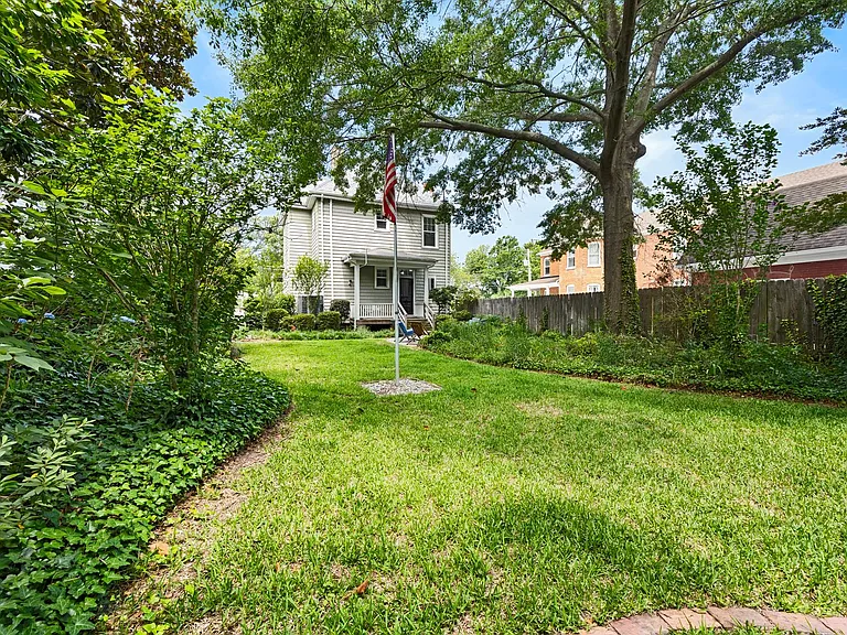 3114 Luxembourg Ave — Photo 33