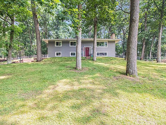 2nd image of 21265 Forest Glen Dr