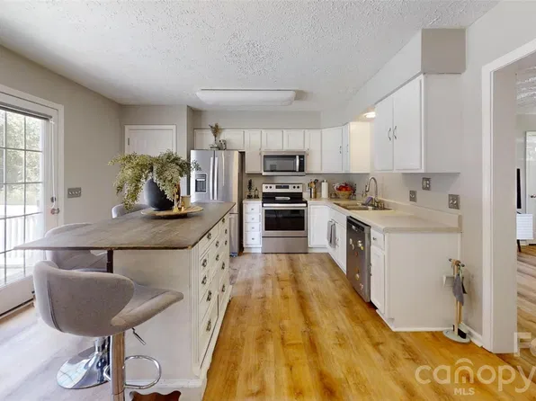 1545 Hamlet St, Lincolnton, NC 28092