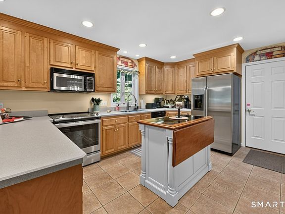 5th image of 28 Tanglewood Drive