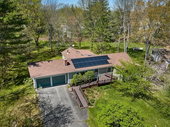 89 Pondview Dr, Amherst, MA 01002