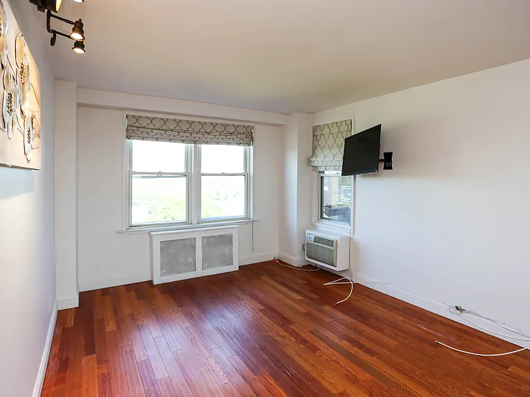 91 Strawberry Hill Ave #923 — Photo 21
