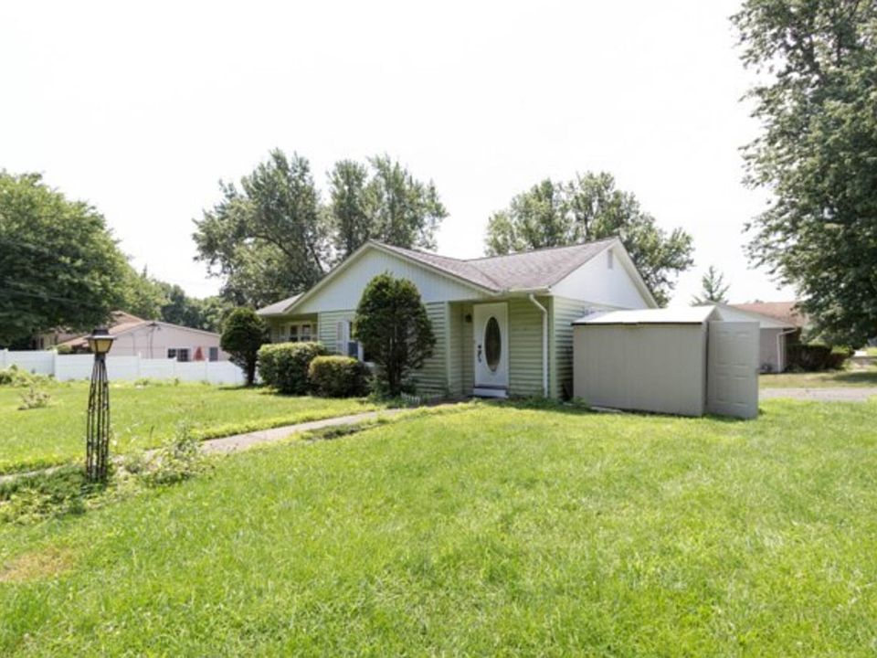 1st image of 75 Birchwood Dr