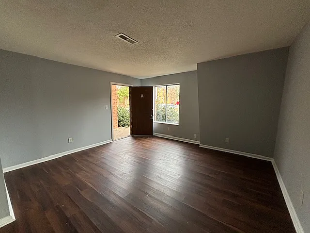 2 bed, 900 sqft, $975 — Photo 3