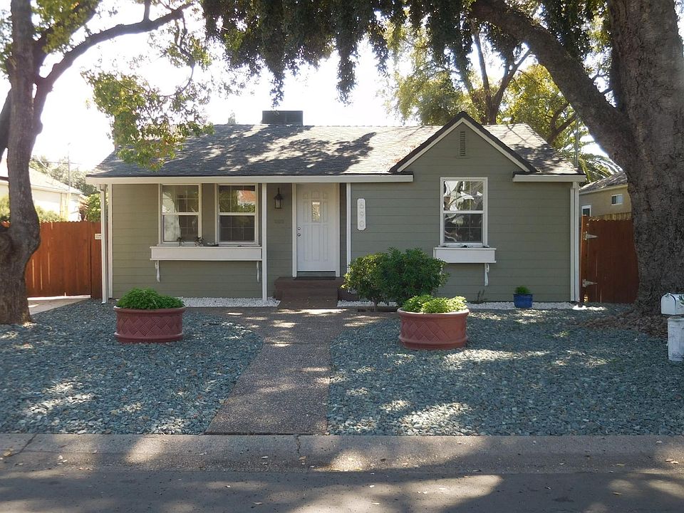 1st image of 690 Blackwood St
