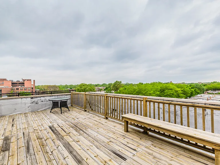 2450 W Montrose Ave #2W — Photo 16