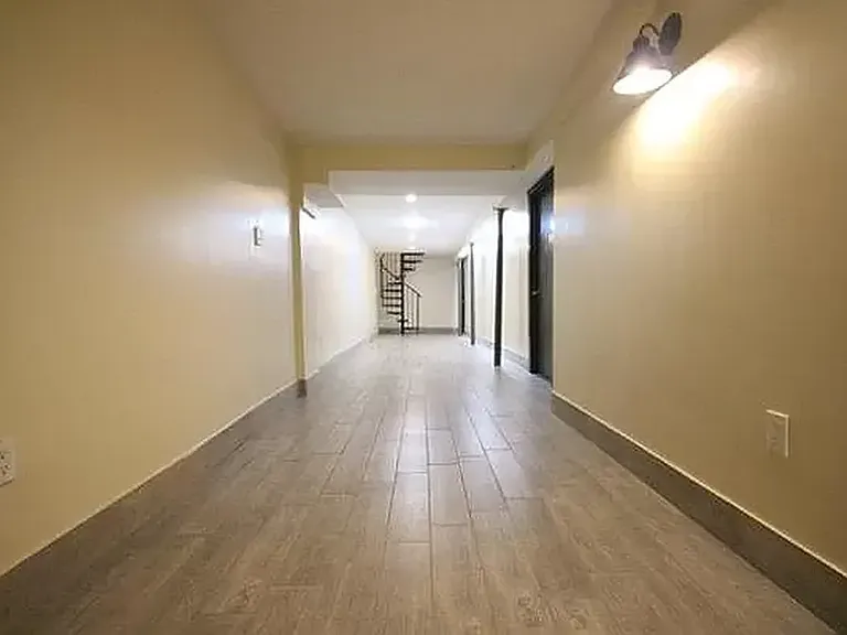 304 Stanhope St #1R — Photo 11