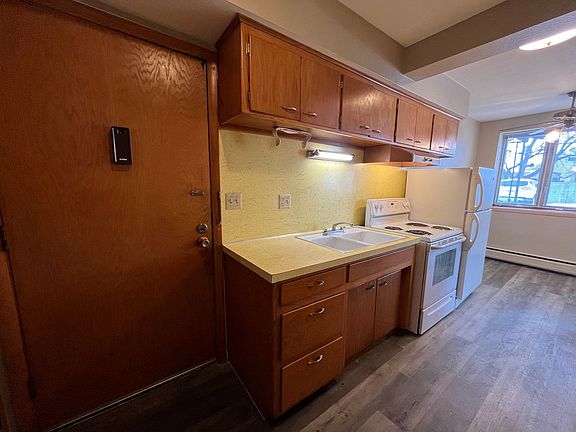 5th image of 996 Van Buren Ave #2