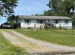636 A Rd, Arthurdale, WV