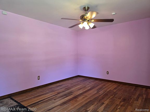4th image of 38114 Walnut St