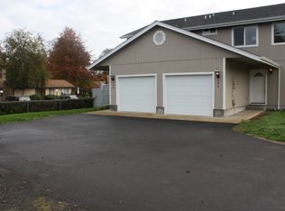 852 N Douglas St, Cottage Grove, OR 97424