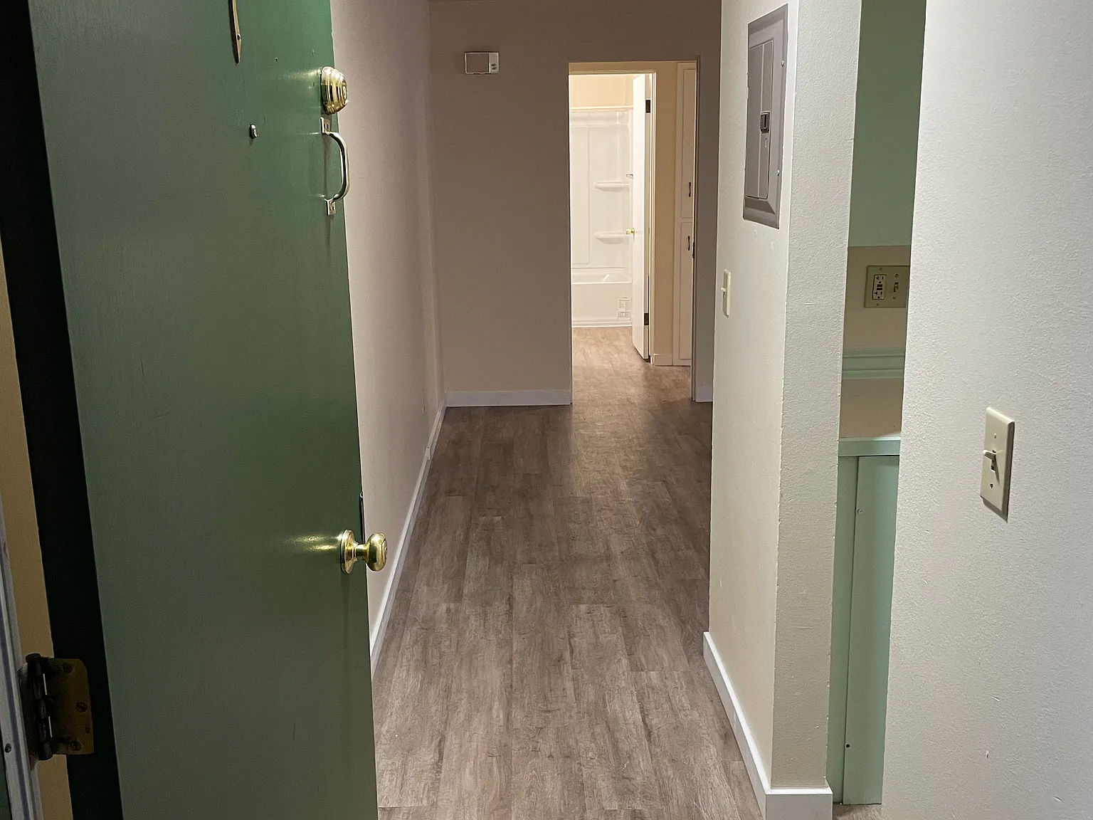 1 bed, 750 sqft, $1,000 — Photo 2