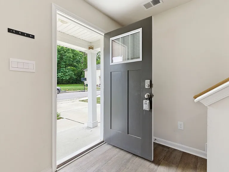 3605 Roselawn Ter — Photo 4