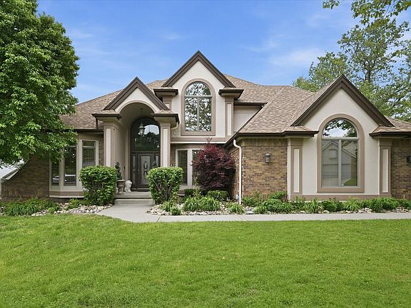 5th image of 200 Forest Glen Dr