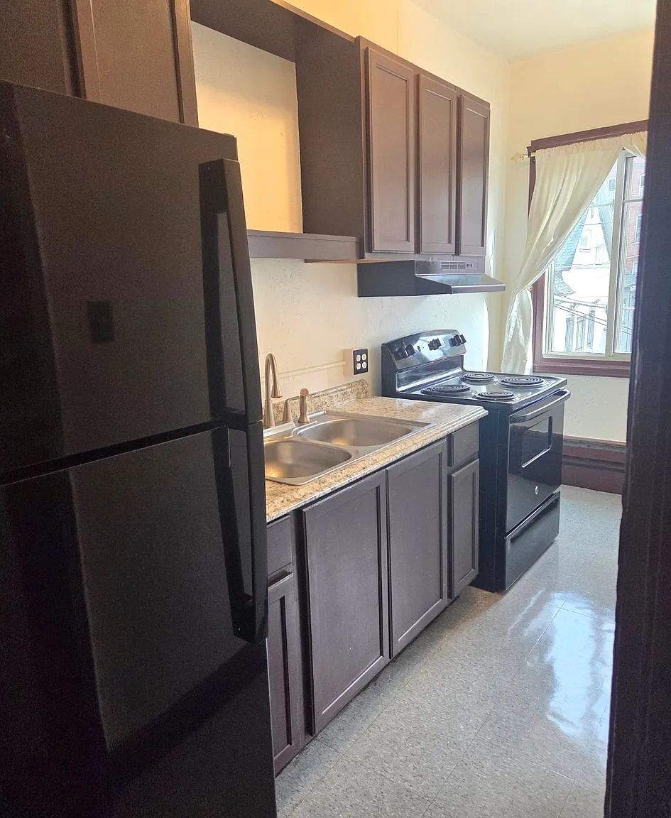 Cathedral Apartments — Photo 1