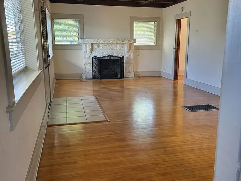 2123 Pine St — Photo 7