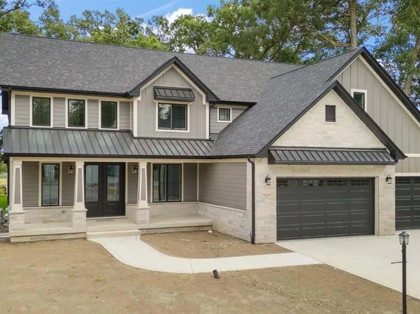 13822 Waterleaf Dr, Saint John, IN 46373