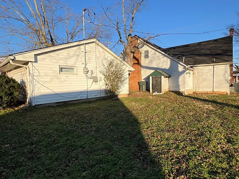 142.5 N Russell St — Photo 16