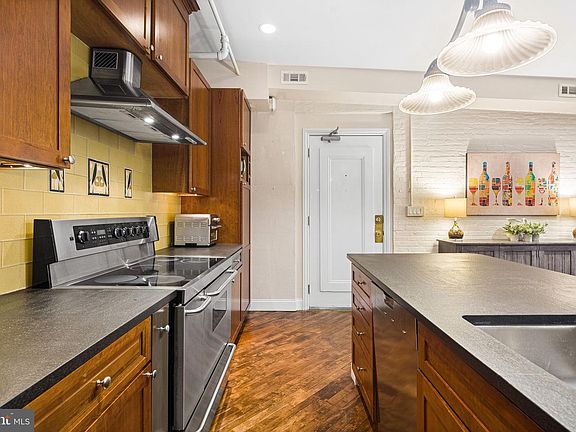 5th image of 313 N 3rd St APT 5B