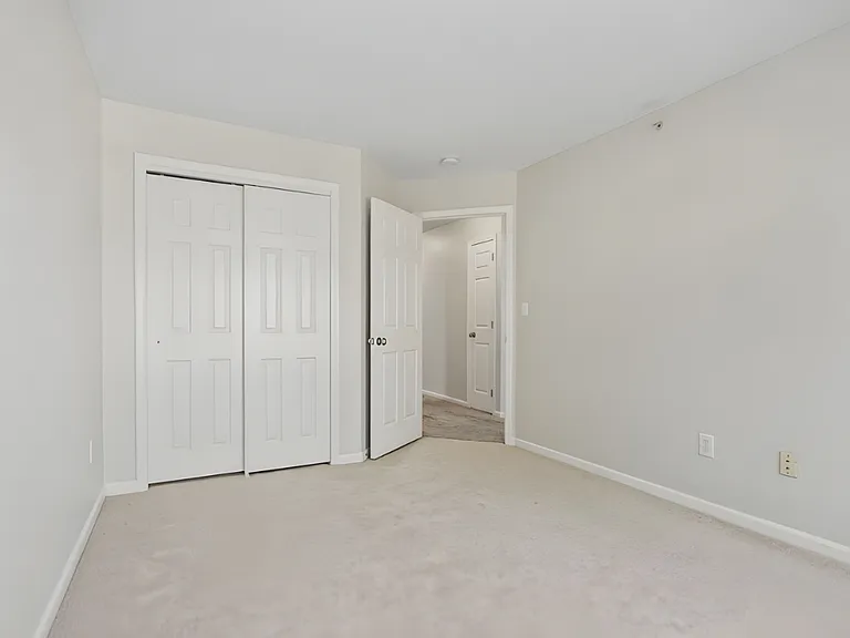 107 Brittany Ct — Photo 15