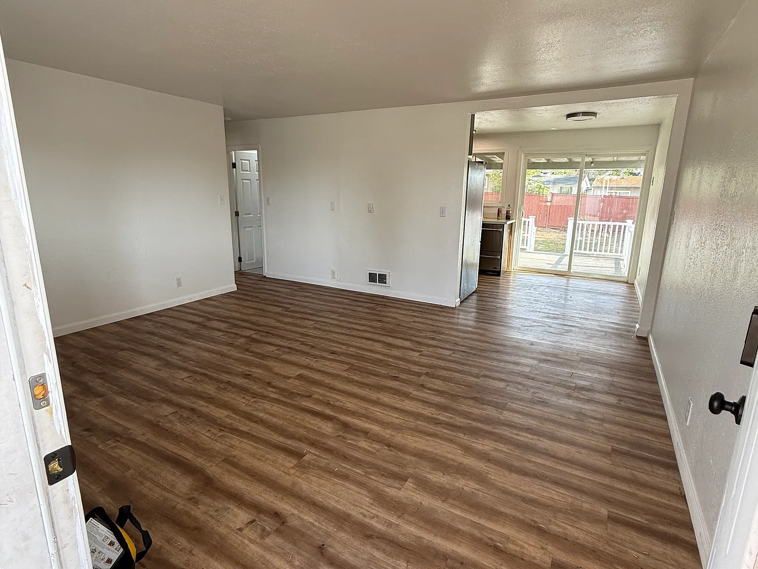 3 bed, 914 sqft, $2,450 — Photo 2