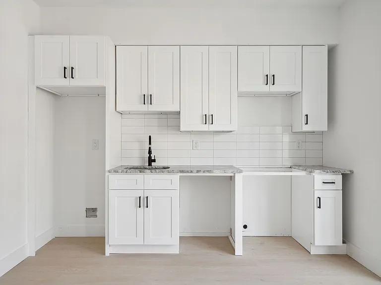 2400 W Montgomery Ave — Photo 13
