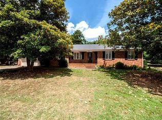 6100 Lake Forest Rd, Charlotte, NC 28227