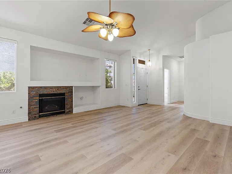 1701 Warrenville St — Photo 7