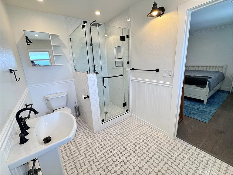 2716 S La Salle Ave — Photo 40