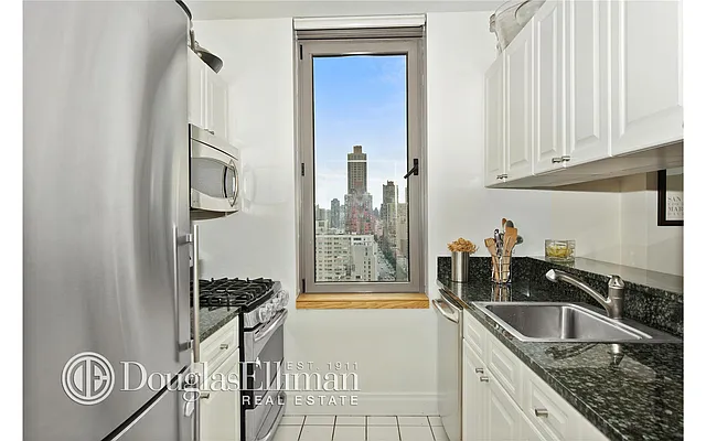 Sold by Douglas Elliman | media 10