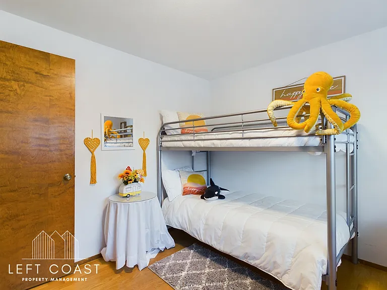 890 SW 7th St — Photo 34