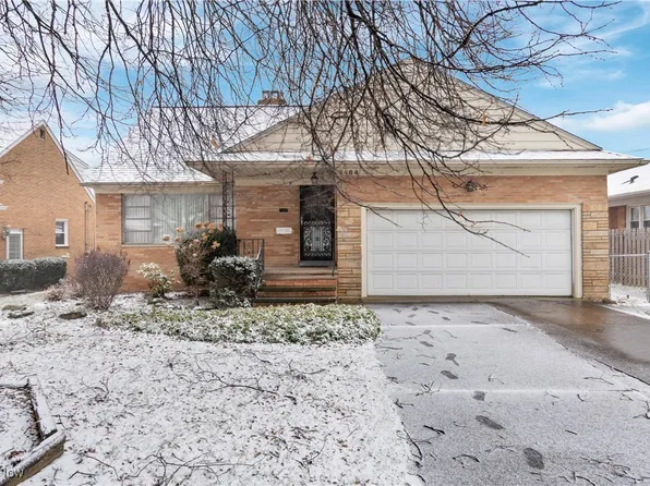 4464 W 224th St, Fairview Park, OH 44126