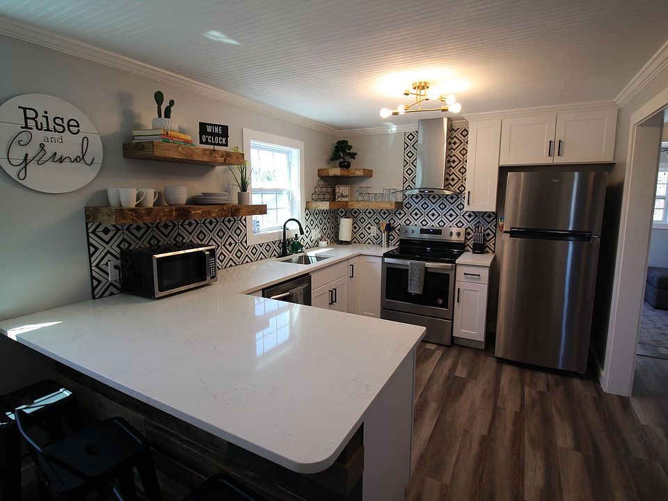 1st image of 10 Crestone Dr