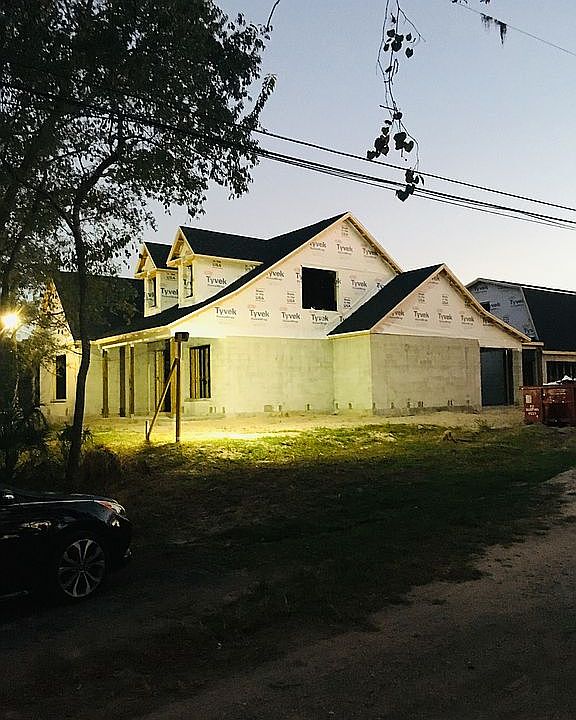 1st image of 202 Lakeview Dr